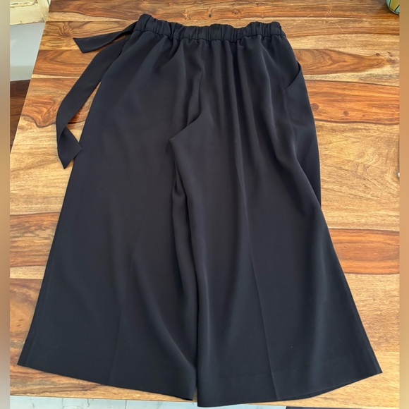 Lululemon Noir Crop Pants - Picture 5 of 6